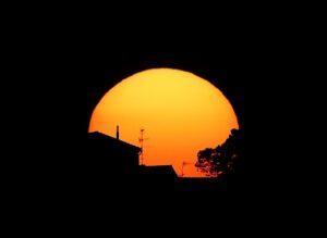 En la imagen de archivo, puesta de sol en Pamplona. EFE/Jesús Diges