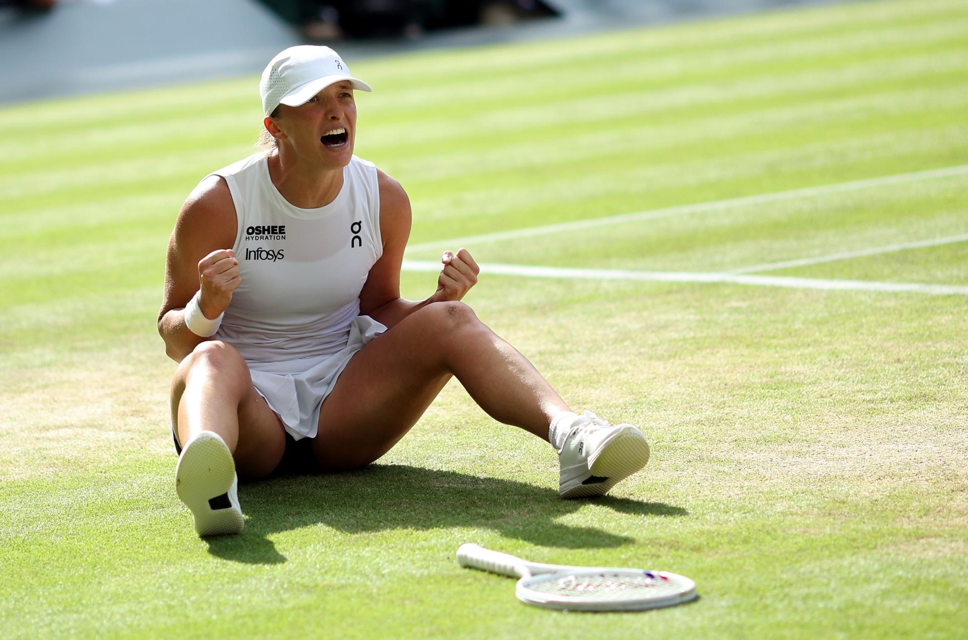 La polaca Iga Swiatek durante la final femenina de Wimbledon ante la estadounidense Amanda Anisimova, Reino Unido. EFE/EPA/NEIL HALL