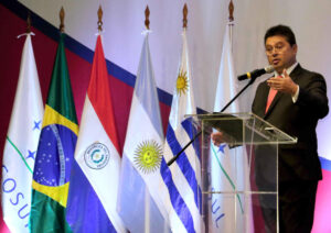 El senador oficialista Gustavo Leite. EFE/Andrés Cristaldo