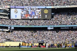 Tras la victoria del Real Madrid por 3-2 sobre Borussia Dortmund, este sábado en Nueva Jersey, el entrenador Xabi Alonso espera un "partidazo, partidazo" contra el PSG en las semifinales del Mundial de Clubes. EFE/EPA/SARAH YENESEL