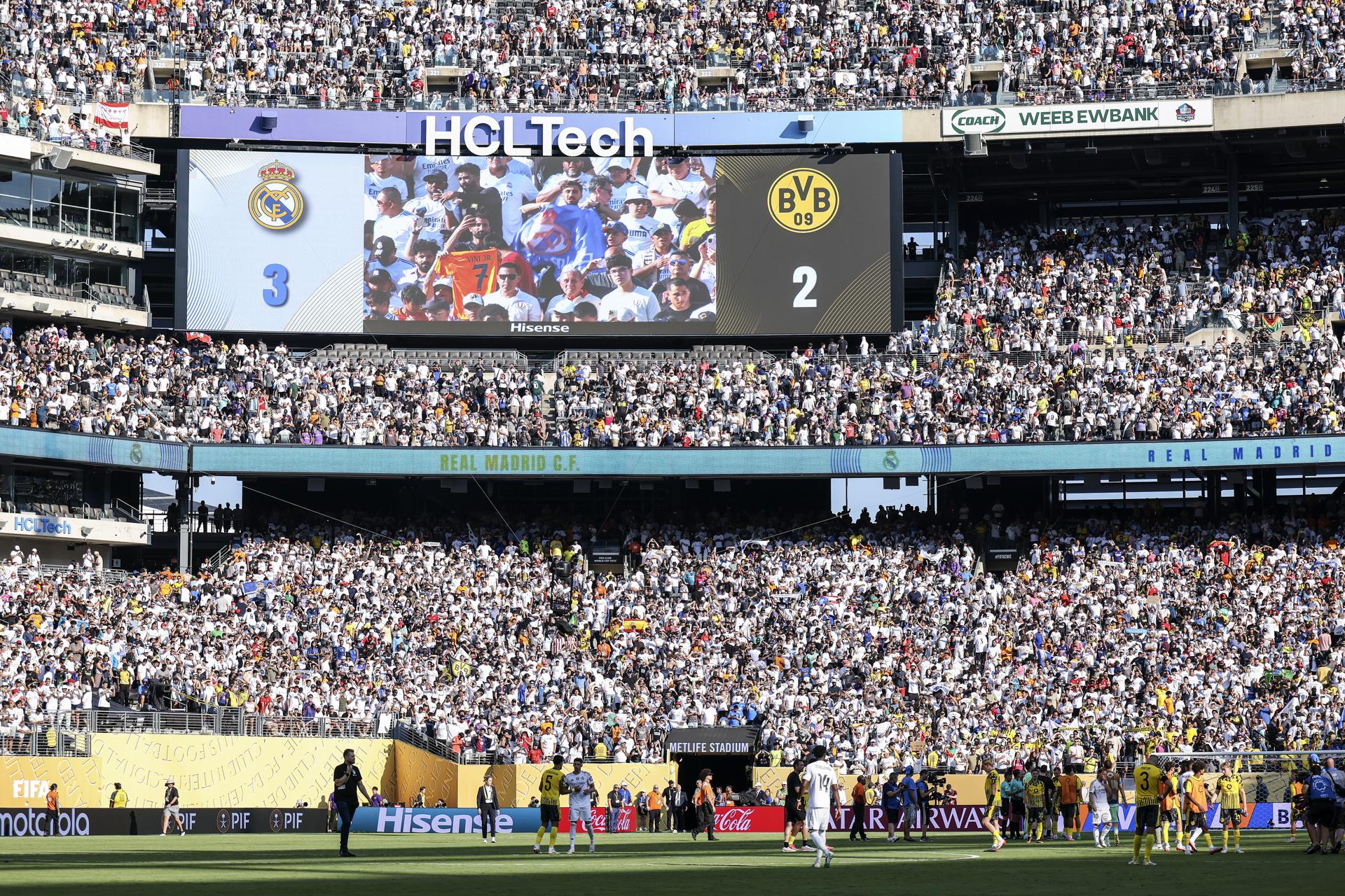 Tras la victoria del Real Madrid por 3-2 sobre Borussia Dortmund, este sábado en Nueva Jersey, el entrenador Xabi Alonso espera un "partidazo, partidazo" contra el PSG en las semifinales del Mundial de Clubes. EFE/EPA/SARAH YENESEL