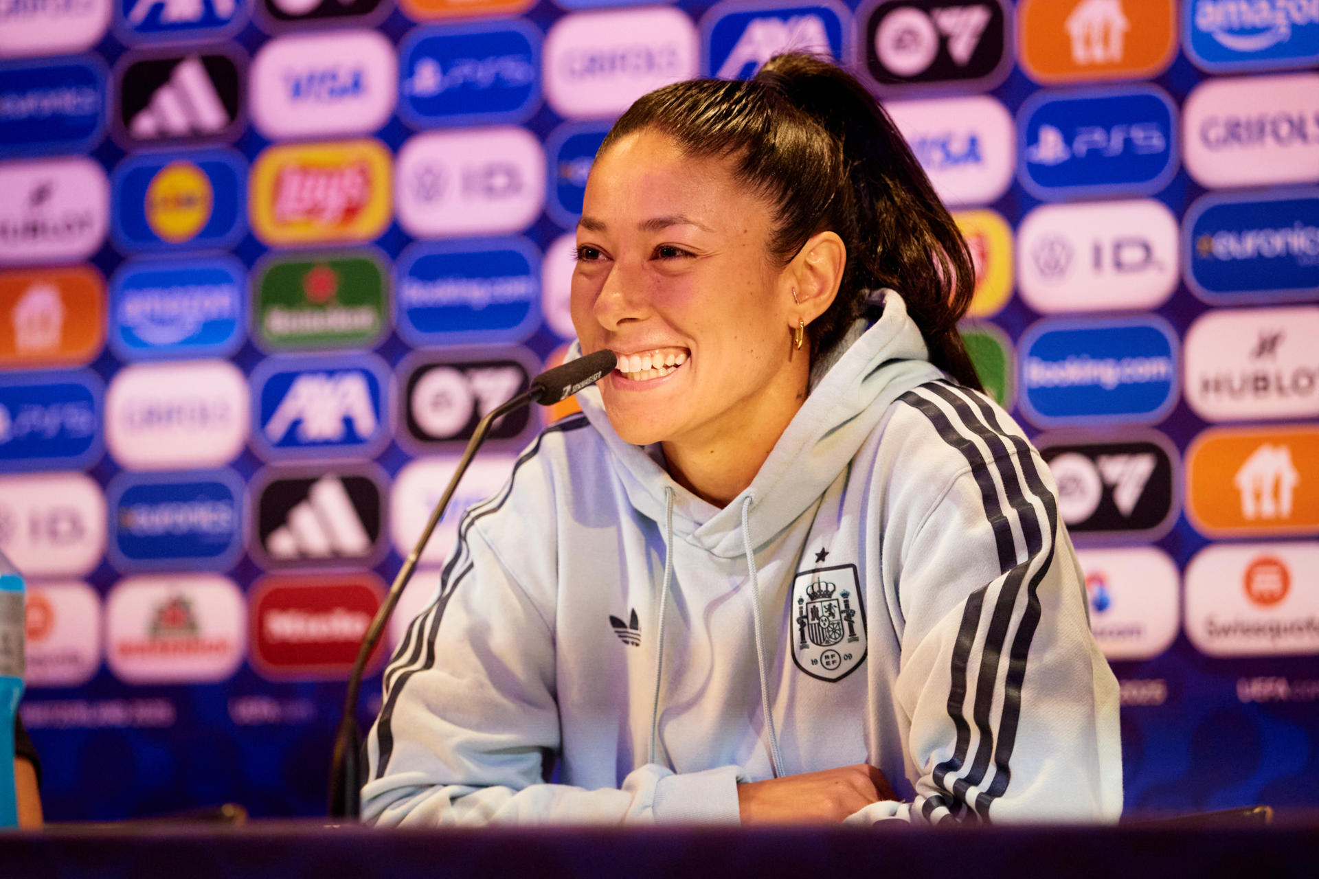 La jugadora del Manchester City Leila Ouahabi, en la rueda de prensa este jueves, aseguró que la selección española no está relajada pese a que ya está clasificada para los cuartos de final de la Eurocopa y señaló que quiere ganar este viernes a Italia y ser primera de grupo. EFE/RFEF/David Aliaga - SOLO USO EDITORIAL, SOLO DISPONIBLE PARA ILUSTRAR LA NOTICIA QUE ACOMPAÑA (CRÉDITO OBLIGATORIO) -