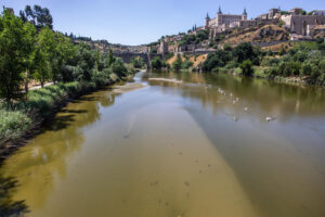 Vista del estado del río Tajo a su paso por Toledo el pasado 10 de julio, en una fotografía de archivo.EFE/ Ángeles Visdómine