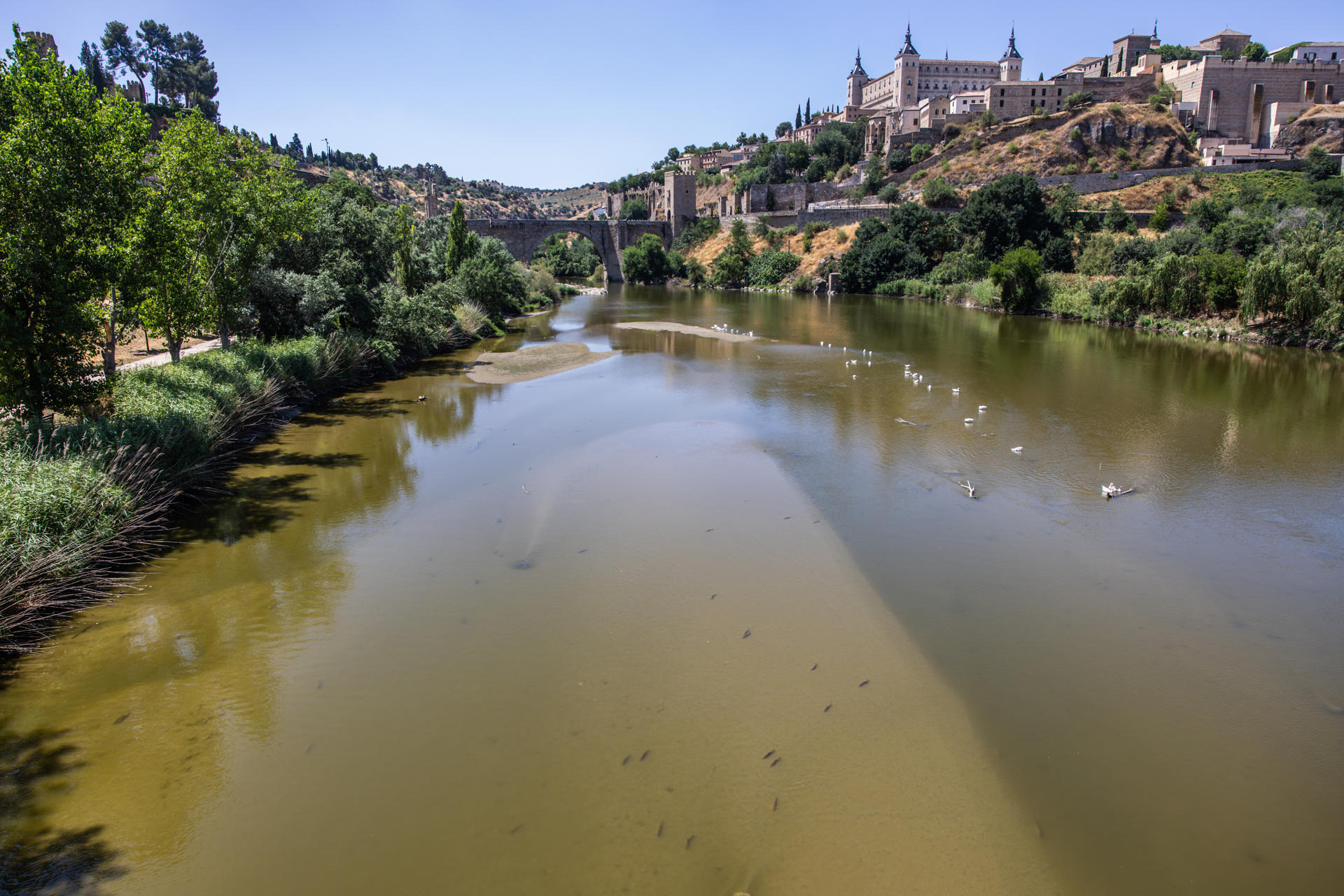 Vista del estado del río Tajo a su paso por Toledo el pasado 10 de julio, en una fotografía de archivo.EFE/ Ángeles Visdómine