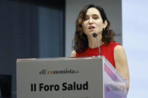 La presidenta de la Comunidad de Madrid, Isabel Díaz Ayuso, interviene en la inauguración del II Foro Salud organizado por el digital elEconomista, este martes en Madrid. EFE/ Mariscal