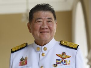 El veterano político tailandés Phumtham Wechayachai, quien asumió hoy el cargo de ministro de Interior y se espera sea nombrado como primer ministro interino después de la suspensión temporal de la dirigente Paetongtarn Shinawatra.
EFE/EPA/NARONG SANGNAK