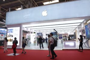 Fotografía de un stand de la multinacional tecnológica estadounidense Apple. EFE/Wu Hao