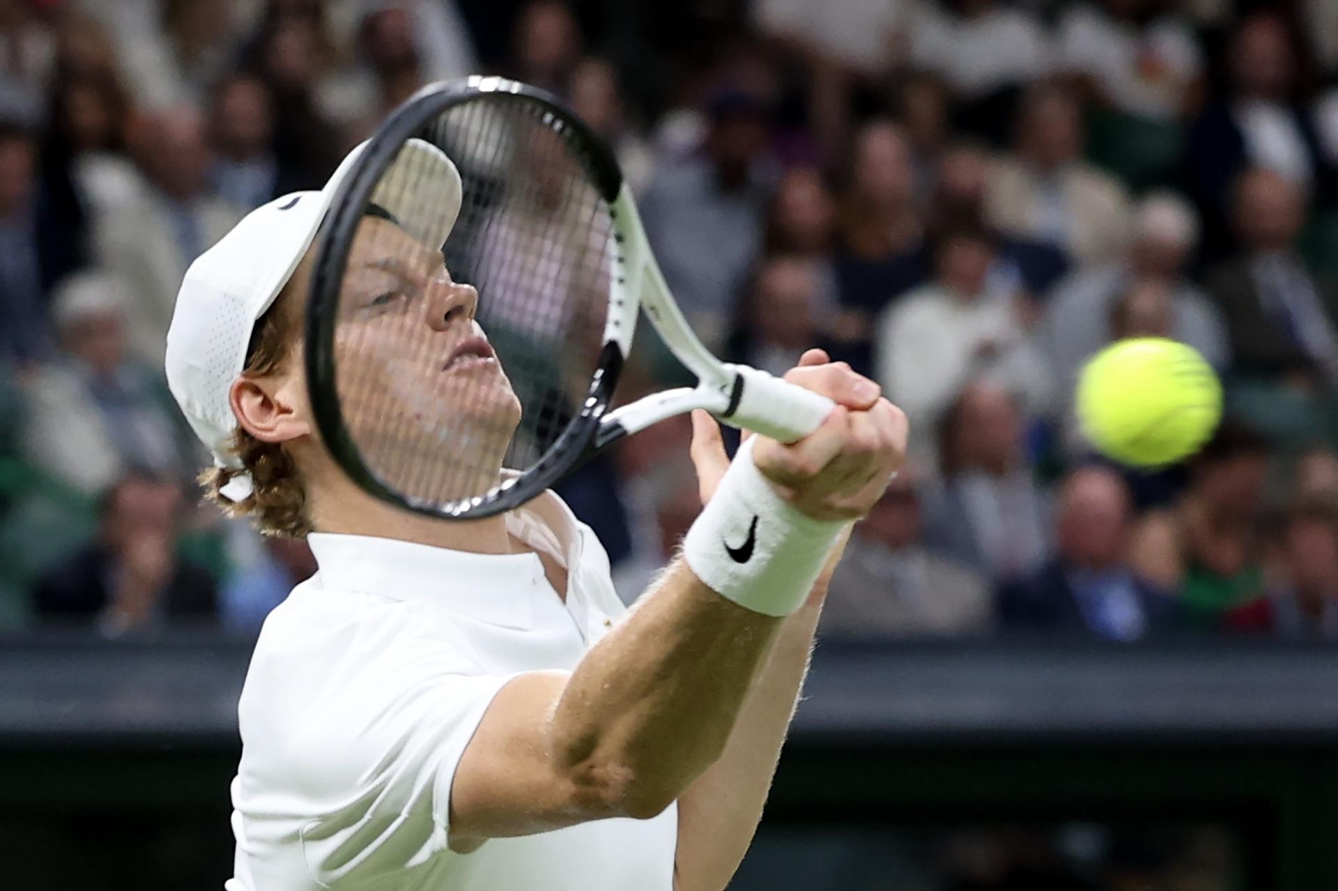 El italiano Jannik Sinner en su partido ante el búlgaro Grigor Dimitrov.EFE/EPA/NEIL HALL