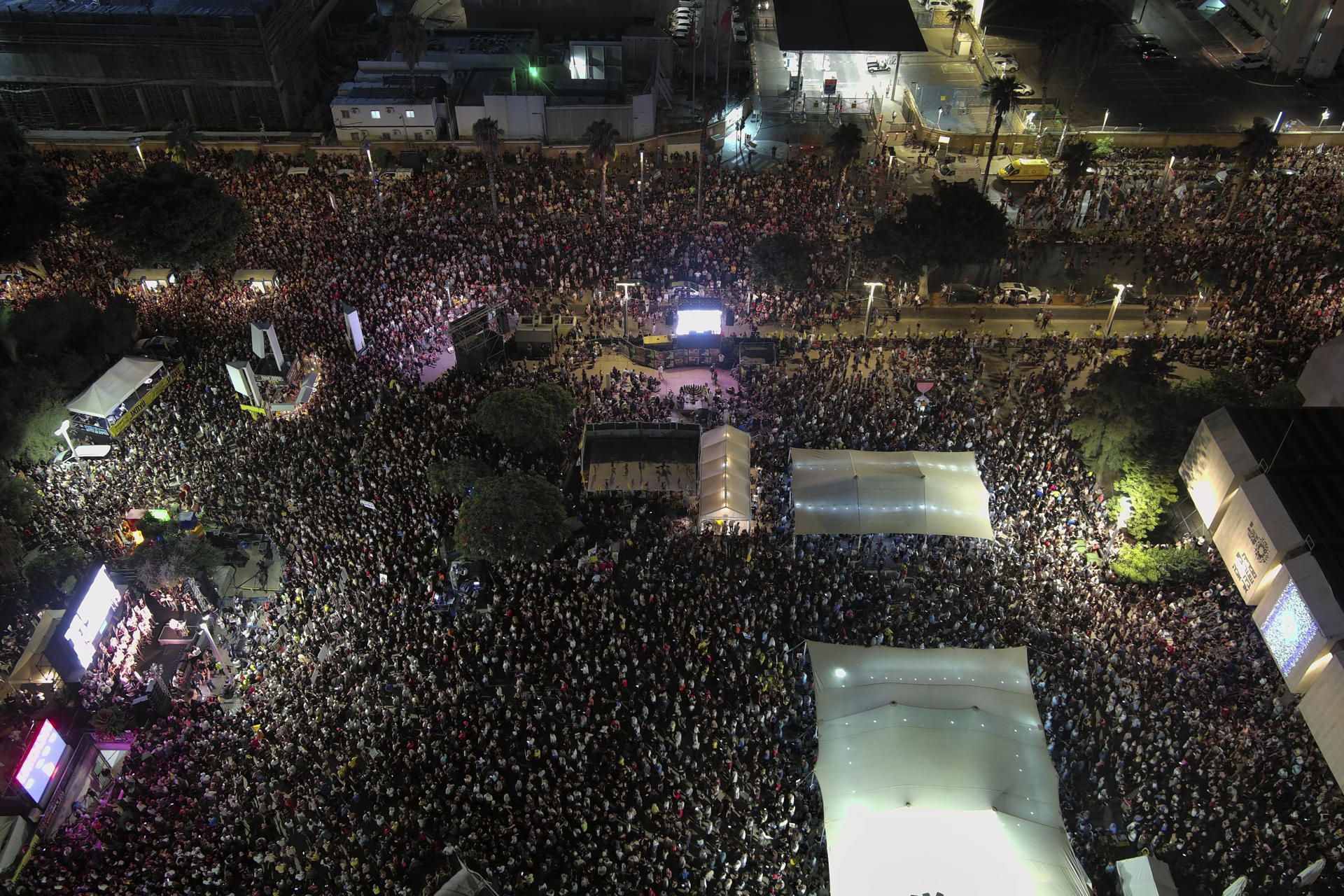 Manifestación celebrada este sábado en Plaza de los Rehenes de Tel Aviv para reclamar un acuerdo de alto el fuego que traiga de vuelta a los cautivos en Gaza, a la que asistieron 60.000 personas. EFE/Movimiento prodemocracia israelí/Yair Palti -SOLO USO EDITORIAL/SOLO DISPONIBLE PARA ILUSTRAR LA NOTICIA QUE ACOMPAÑA (CRÉDITO OBLIGATORIO)-