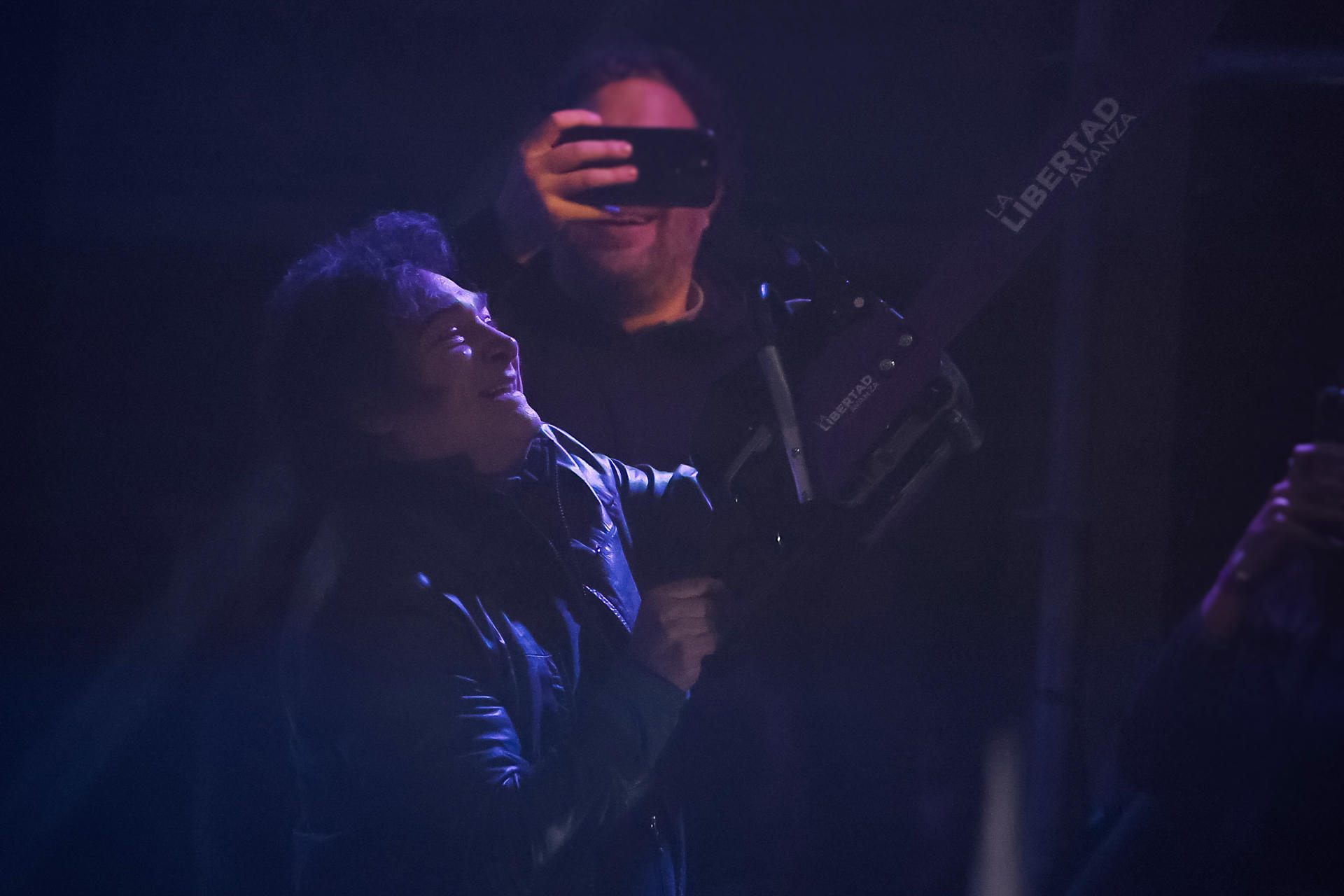 El presidente de Argentina, Javier Milei (i), fue captado este jueves, 14 de agosto, durante el lanzamiento de la campaña electoral de su partido, La Libertad Avanza (LLA), en La Plata (Argentina). EFE/Juan Ignacio Roncoroni
