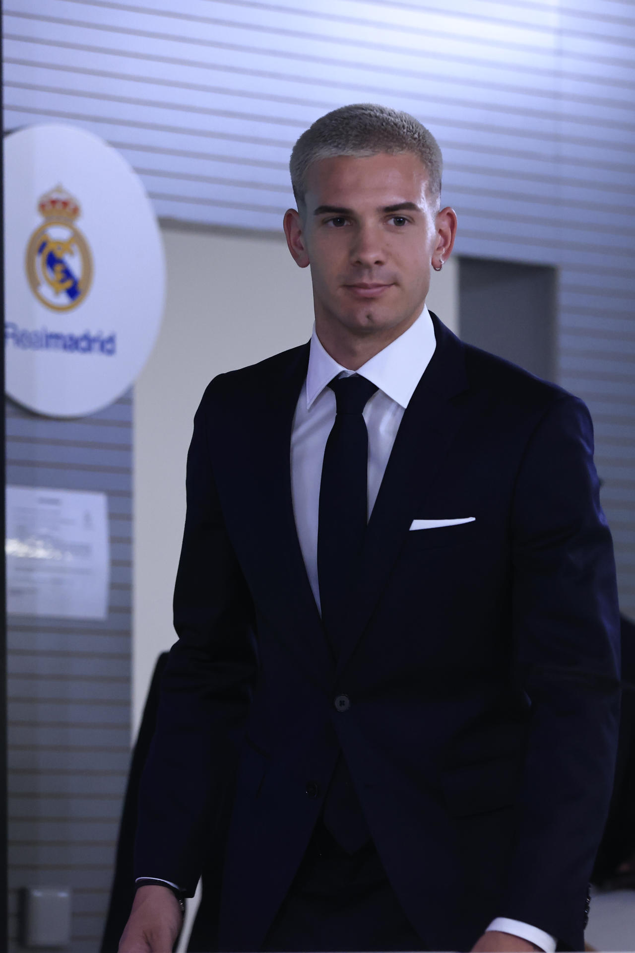 El extremo argentino Franco Mastantuono, durante su presentación como nuevo jugador del Real Madrid este jueves en Valdebebas. EFE/ Pablo R. Seco
