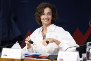 La directora general la Unesco, Audrey Azoulay, fue captada este viernes, 29 de agosto, durante la Cumbre Mundial sobre Docentes, en la Sede Central de la CEPAL, en Santiago de Chile. EFE/Elvis González
