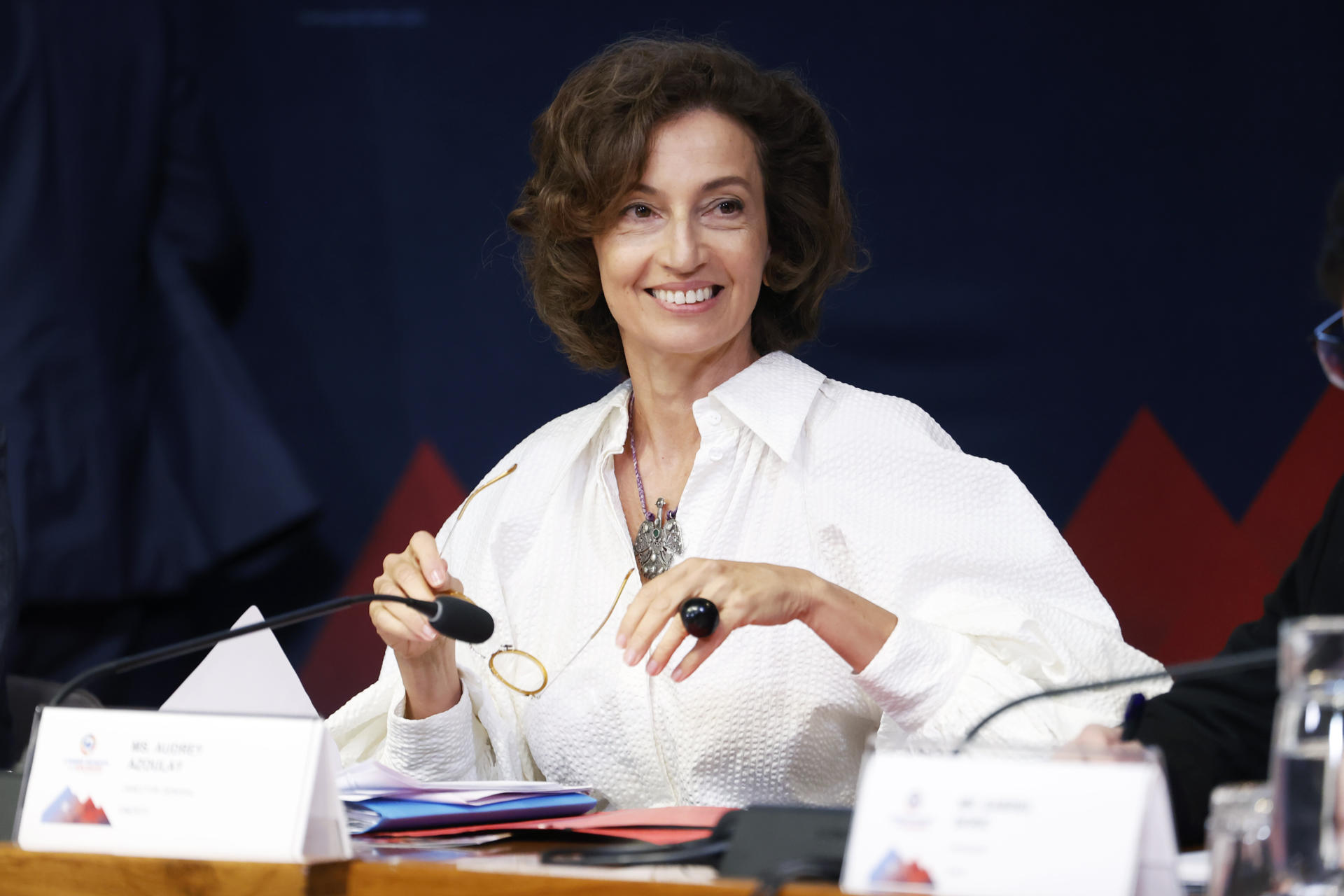 La directora general la Unesco, Audrey Azoulay, fue captada este viernes, 29 de agosto, durante la Cumbre Mundial sobre Docentes, en la Sede Central de la CEPAL, en Santiago de Chile. EFE/Elvis González