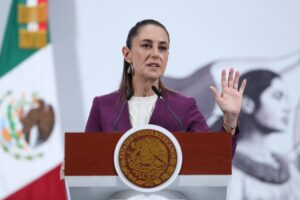 La presidenta de México, Claudia Sheinbaum, habla en una rueda de prensa este jueves, en el Palacio Nacional de la Ciudad de México (México). EFE/Mario Guzmán