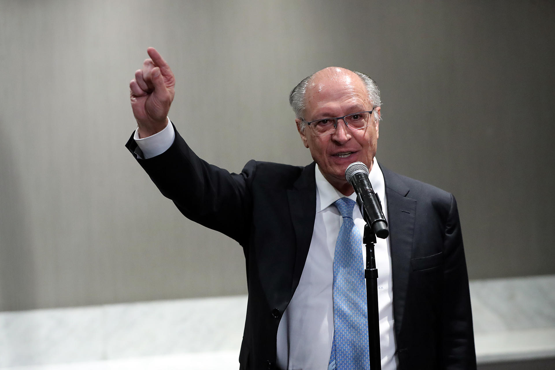 El vicepresidente de Brasil, Gerardo Alckim, habla durante una rueda de prensa este jueves en Ciudad de México (México). EFE/Mario Guzmán
