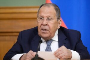 - El ministro de Asuntos Exteriores de Rusia, Sergei Lavrov, habla con los medios de comunicación después de una ceremonia de firma con el ministro de Asuntos Exteriores de Jordania tras sus conversaciones en la Mansión Zinaida Morozova en Moscú, Rusia, 20 de agosto de 2025. (Jordania, Rusia, Moscú) EFE/EPA/PAVEL BEDNYAKOV / POOL