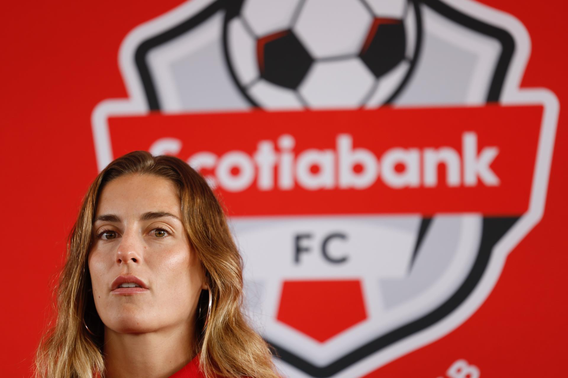 La capitana del FC Barcelona femenino, Alexia Putellas, asiste a una rueda de prensa este viernes, en Ciudad de México (México). EFE/ Sáshenka Gutiérrez
