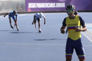 Nicolás García, de Ecuador, ganó la medalla de oro en los 5.000 metros por puntos individual del patinaje de velocidad, en los II Juegos Panamericanos Junior. EFE/Rodrigo Sepúlveda