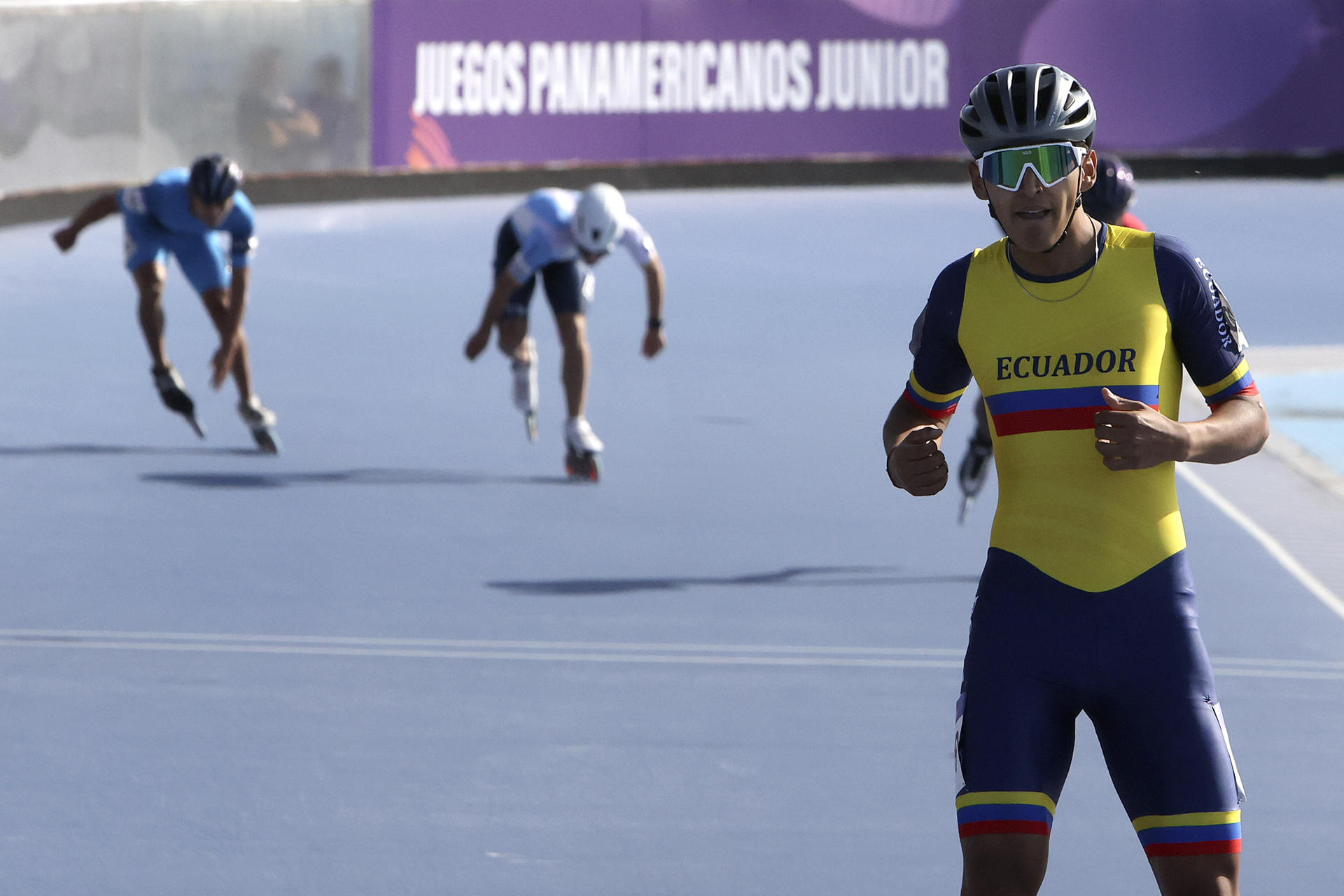 Nicolás García, de Ecuador, ganó la medalla de oro en los 5.000 metros por puntos individual del patinaje de velocidad, en los II Juegos Panamericanos Junior. EFE/Rodrigo Sepúlveda