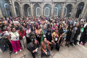Asistentes al Foro Feminista, antesala de la XVI Conferencia Regional sobre la Mujer de América Latina y el Caribe posan este lunes, en Ciudad de México (México). EFE/ Sáshenka Gutiérrez