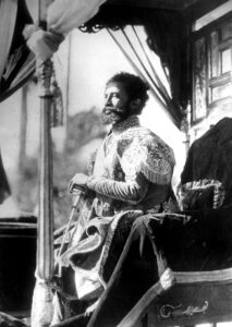 El Rey Tafari Makonnen es coronado emperador de Etiopía, con el nombre de Haile Selassie I, durante una solemne ceremonia celebrada en Addis Abeba a la que han asistido representantes de numerosas naciones europeas. EFE/Archivo Vidal.