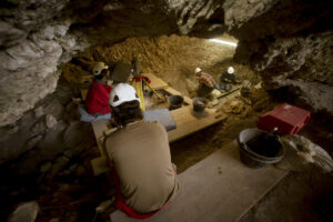Trabajos de excavación arqueológica en "El Mirador", en el yacimiento de Atapuerca (Burgos). Foto: Maria D. Guillén/Instituto Catalán de Paleoecologia Humana y Evolución Social (IPHES).