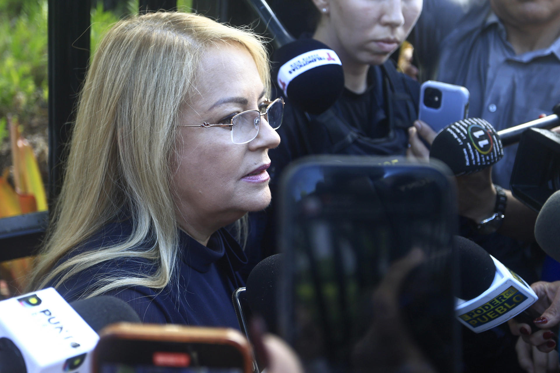 La exgobernadora de Puerto Rico, Wanda Vázquez Garced, habla con periodistas este miércoles, en San Juan (Puerto Rico). EFE/ Thais Llorca