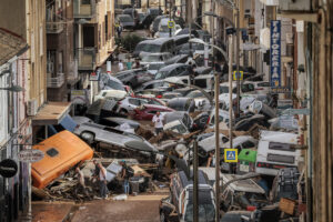 GRAFCVA9077. VALÈNCIA, 31/08/2025.- El fotoperiodista valenciano Biel Aliño ha ganado el primer premio en la categoría de Noticias (Ensayo) del concurso 'Picture of the Year Latam', convocado por Poy Latam, por una serie sobre la dana del 29 de octubre que devastó la provincia de Valencia, dentro de la cobertura gráfica que hizo para la Agencia EFE. La fotografía es una de las imágenes que forma parte de la serie premiada. EFE/Biel Aliño