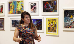 Silvia Padrón, hija del realizador cubano Juan Padrón, habla en entrevista con EFE este viernes, en la sede de la Galería Continua, en La Habana (Cuba). EFE/Ernesto Mastrascusa