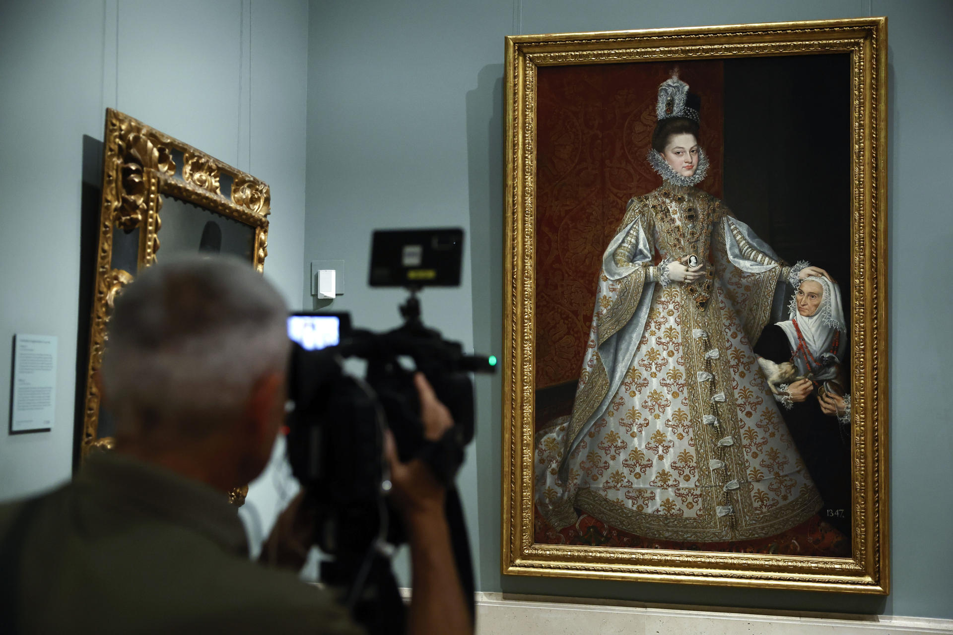 Cuadro de Alonso Sánchez Coello, 'La infanta Isabel Clara Eugenia y Magdalena Ruiz'. EFE/Chema Moya
