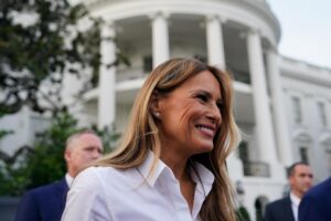 Fotografía de archivo de la primera dama de Estados Unidos, Melania Trump.  EFE/EPA/ALEXANDER DRAGO / POOL