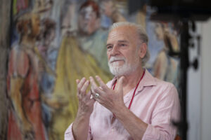 El actor Lluís Homar, que regresa al Festival Internacional de Teatro Clásico de Mérida con 'Memorias de Adriano', defiende en una entrevista a EFE la cultura como una cuestión de Estado, al igual que lo debe ser la sanidad y la educación, y apela a conocerse a uno mismo en un tiempo marcado por la hiperconectividad. EFE/ Jero Morales