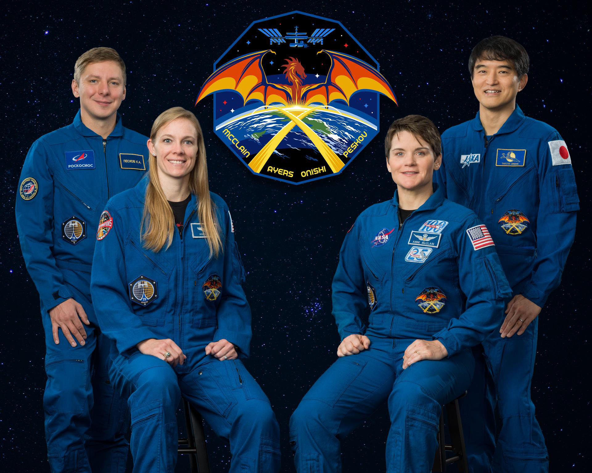 Fotografía cedida sin fecha específica por la NASA que muestra posando, de izquierda a derecha, al cosmonauta ruso Kirill Peskov, la piloto de la NASA Nichole Ayers, la comandante de la NASA Anne McClain y al especialista de misión de la agencia espacial japonesa JAXA Takuya Onishi. EFE/ NASA/ Bill Stafford /Helen Arase Vargas