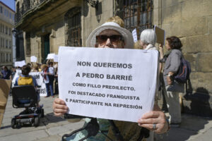 Protesta delante de la Casa Cornide en A Coruña, que recibe las primeras visitas a la Casa Cornide en A Coruña, una apertura que exige la Xunta tras la consideración de BIC del palacete (firme desde 2023) y que hasta ahora se ha incumplido. EFE/Moncho Fuentes