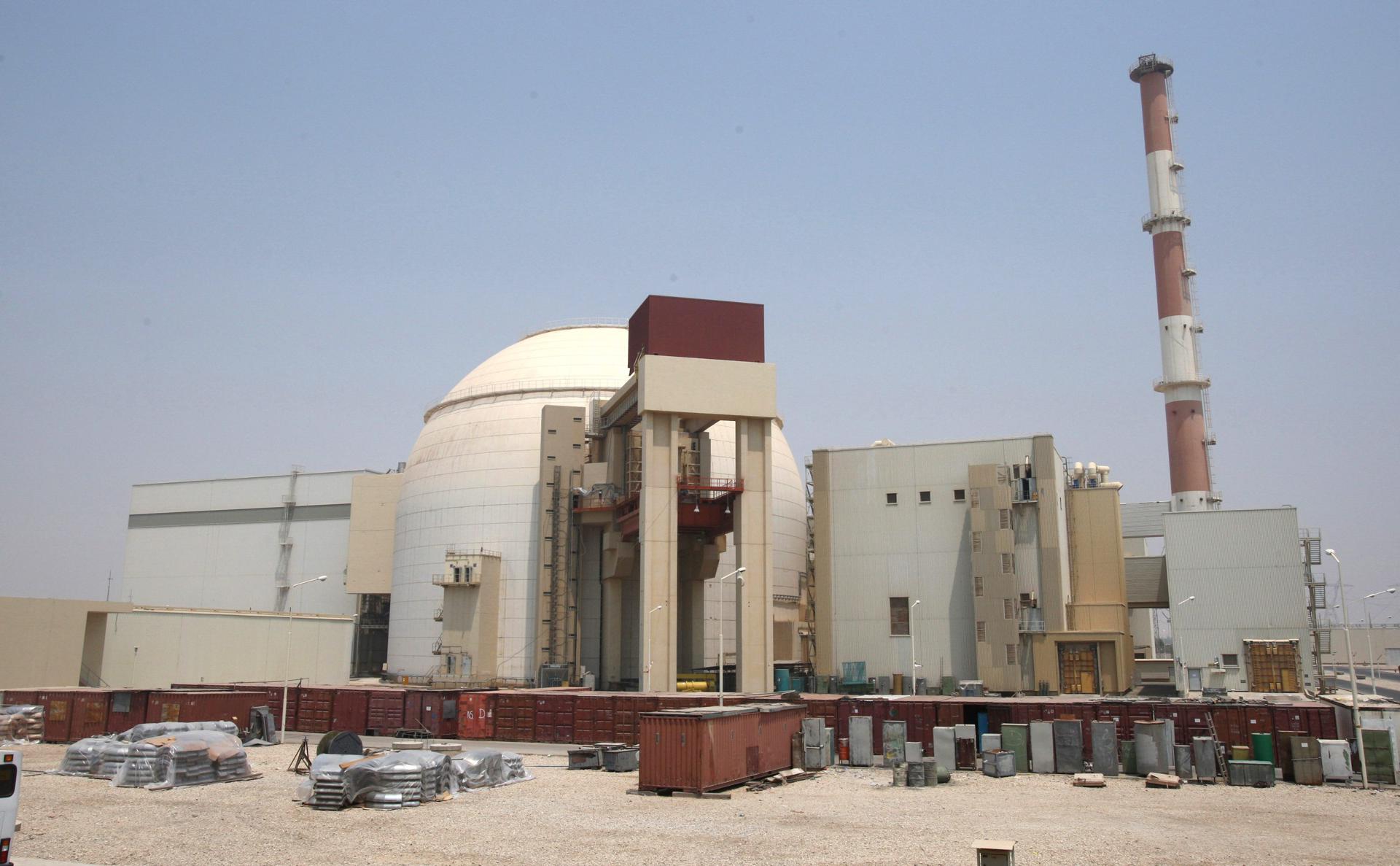Foto archivo. Vista general de la central nuclear de Bushehr (Irán), puesta en marcha el 21 de agosto de 2010. EFE/Abedin Taherkenareh