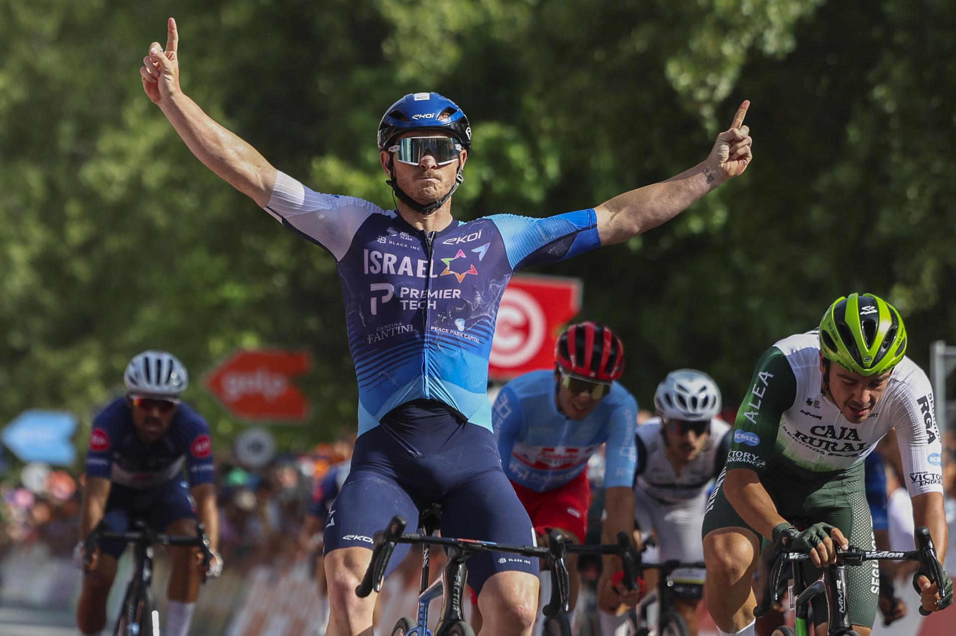 El australiano Brady Gilmore se impuso este lunes en la quinta etapa de la Volta a Portugal. EFE/EPA/TIAGO PETINGA