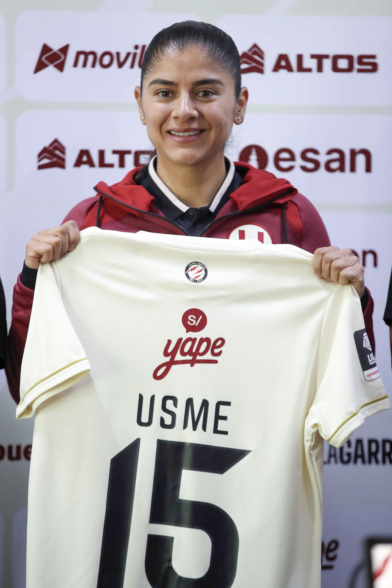 La delantera Catalina Usme, nueva jugadora del Universitario de Deportes en Perú. EFE/Paolo Aguilar
