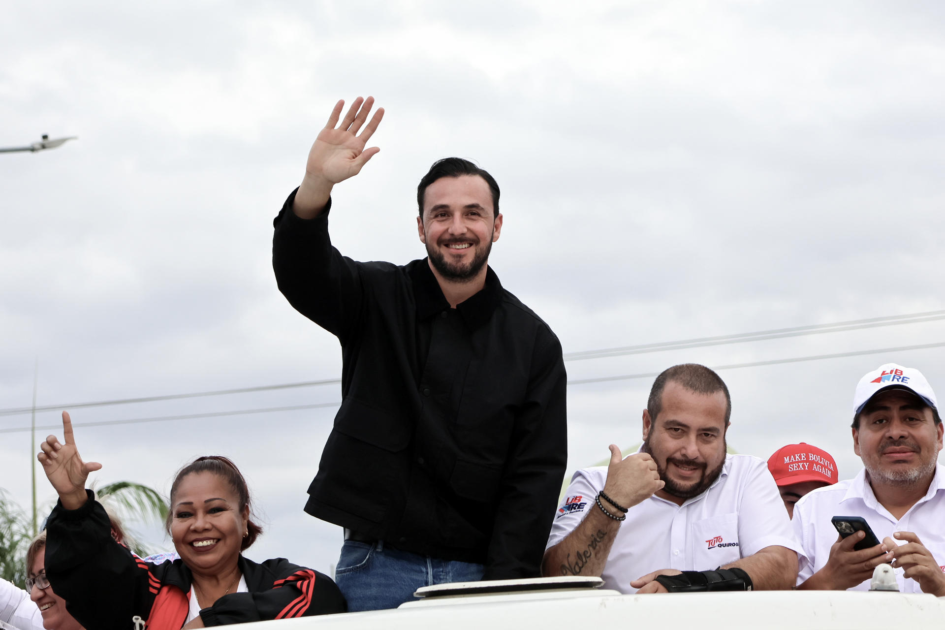 Fotografía del 7 de agosto de 2025 del candidato a la Vicepresidencia de Bolivia Juan Pablo Velasco participando en su campaña electoral, en Santa Cruz (Bolivia). EFE/ Juan Carlos Torrejón