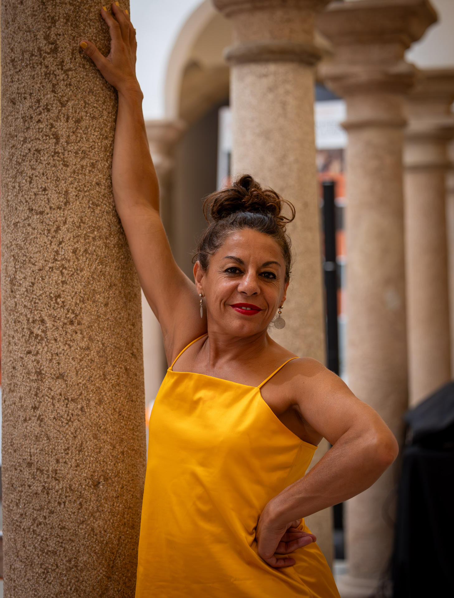 La actriz sevillana Cristina Medina, que esta semana da vida a Démesa, una madre estricta en la obra 'Los hermanos' en el Festival de Teatro de Mérida, considera que "hay demasiada mano libre" en el proceso de educación a los hijos ante la idea de que "el niño se vaya a traumar" por ponerle límites. EFE/Jero Morales