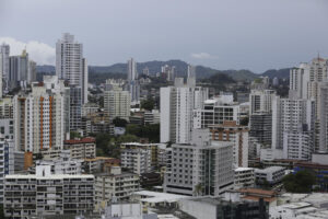 Panorámica de archivo de una zona con edificios en Ciudad de Panamá. EFE/ Carlos Lemos