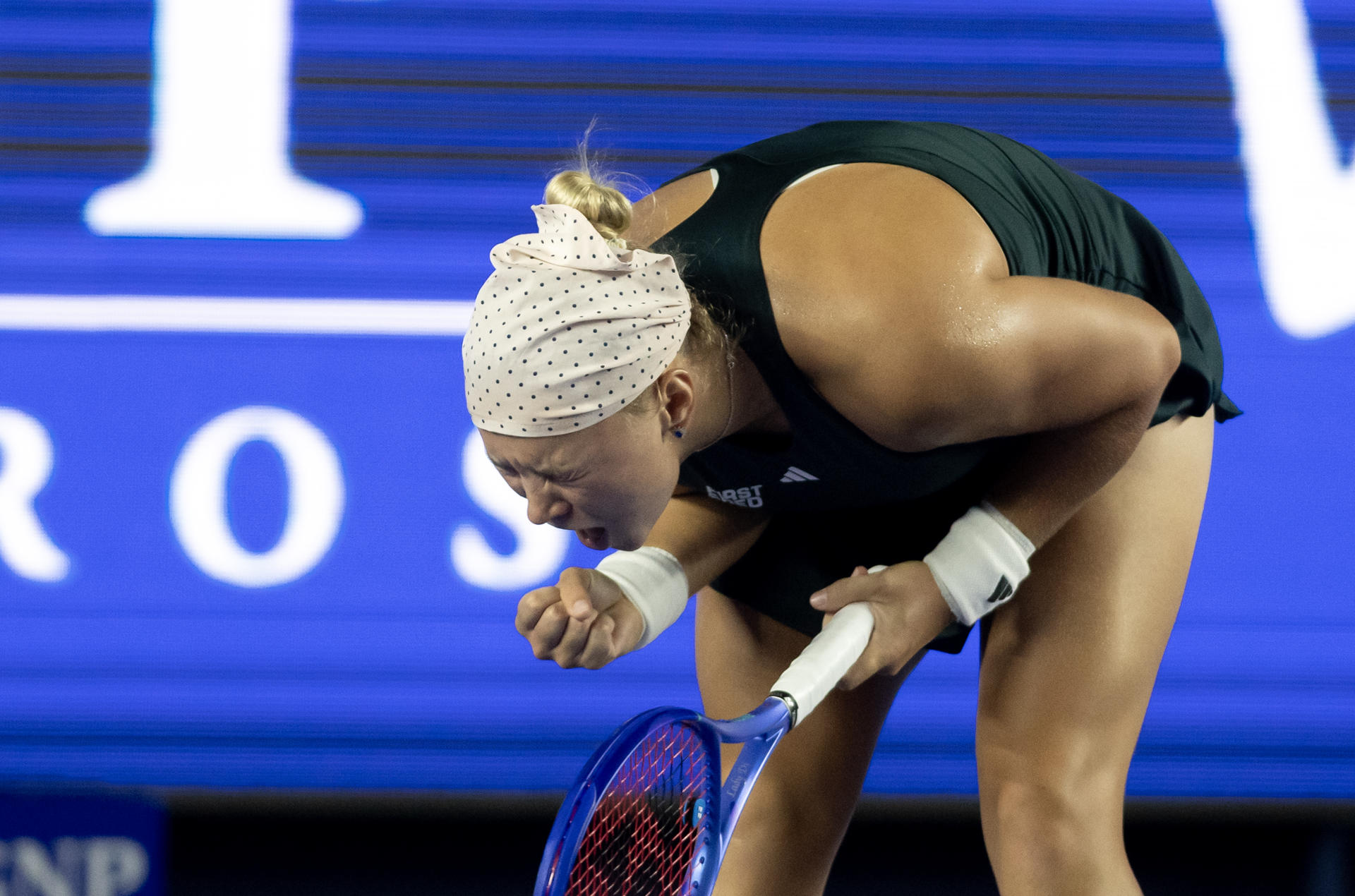 La rusa Diana Shnaider conquistó este sábado el Abierto de Monterrey tras derrotar por 6-3, 4-6 y 6-4 a su compatriota Ekaterina Alexandrova. EFE/Miguel Sierra