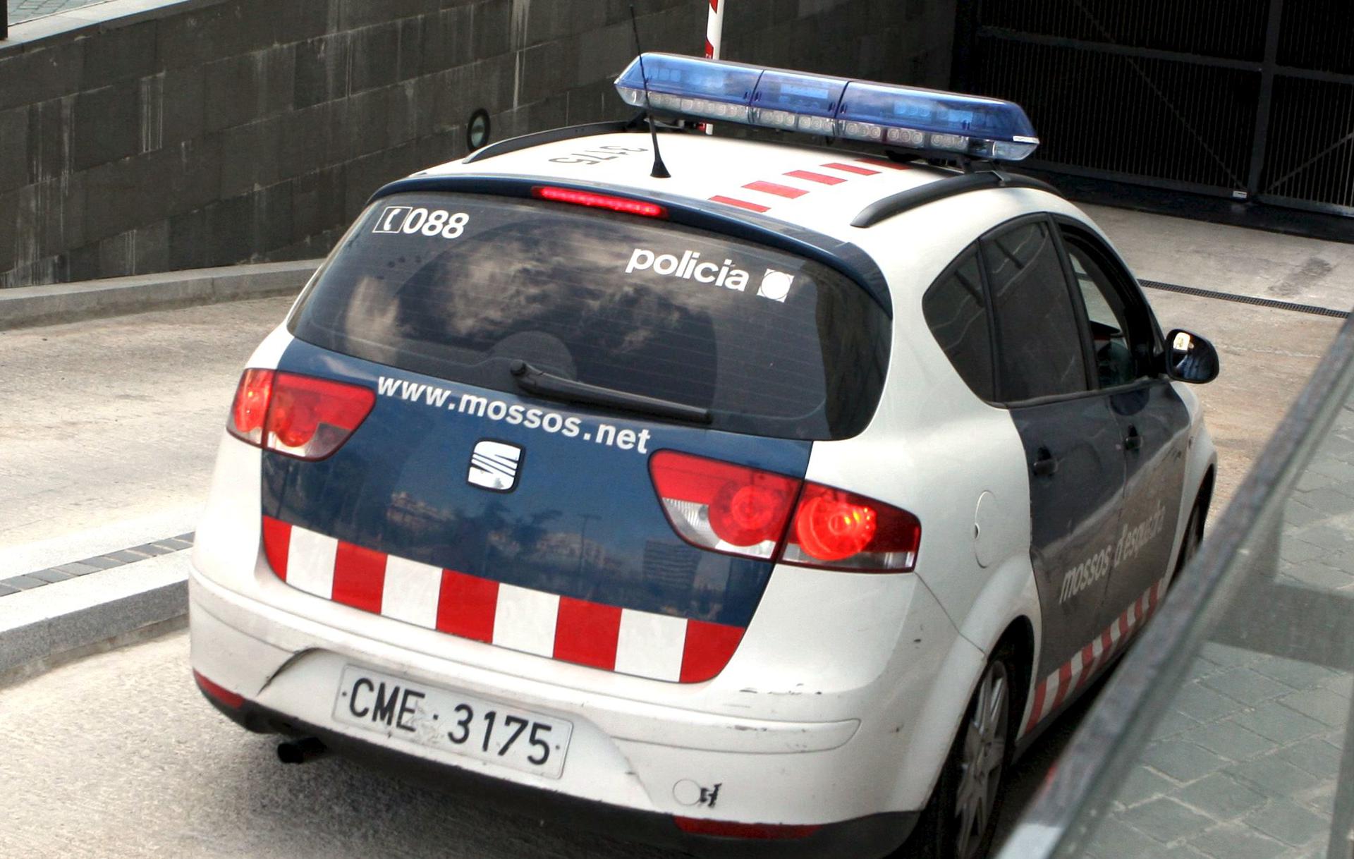 Imagen de archivo de un coche de los Mossos d´Esquadra. EFE/Albert Olivè