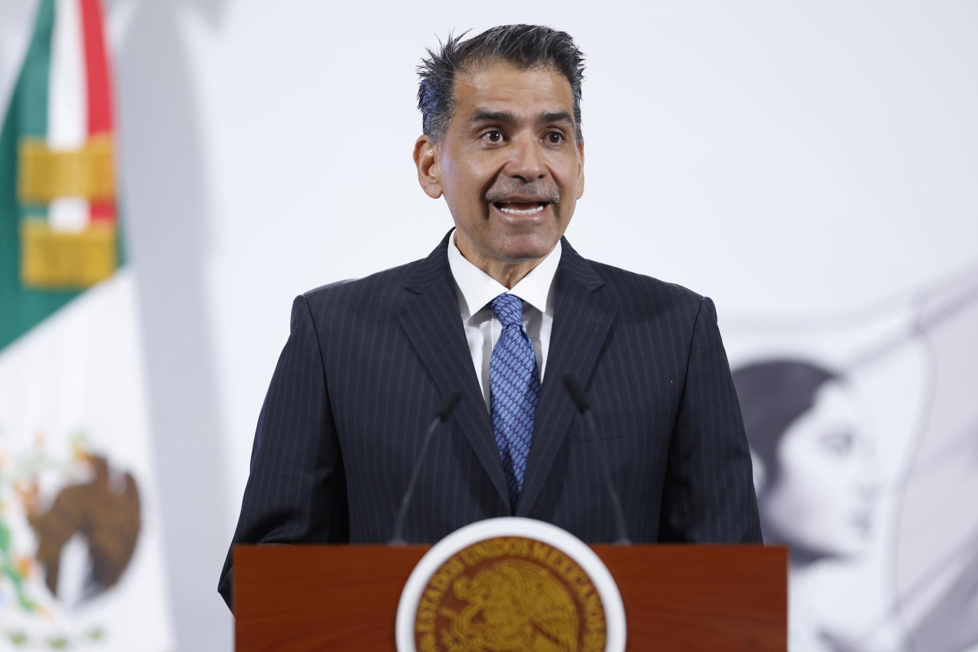 El director general de Boehringer Ingelheim para México, Centroamérica y el Caribe, Juan Augusto Muench Castañeda, habla durante una rueda de prensa este jueves, en el Palacio Nacional de la Ciudad de México (México). EFE/ Sáshenka Gutiérrez
