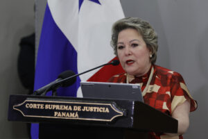 Fotografía de archivo de la presidenta de la Corte Suprema de Justicia de Panamá, María Eugenia López, durante un acto público, en la Ciudad de Panamá. EFE/Bienvenido Velasco