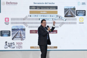 El director general del Tren Maya, Óscar David Lozano Águila, habla este miércoles durante una rueda de prensa de la Presidencia del Gobierno de México en el Palacio Nacional de la Ciudad de México (México). EFE/José Méndez