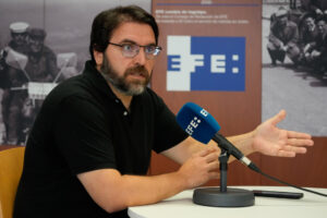 El presidente del grupo de PSC-Units en el Parlamento de Cataluña, Ferran Pedret, avanza las expectativas que albergan los socialistas de cara a las negociaciones para la aprobación de los presupuestos de la Generalitat para 2026. EFE/Enric Fontcuberta