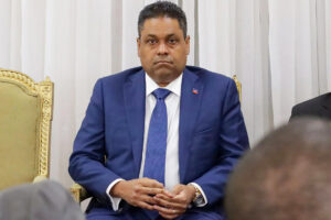 El nuevo presidente del Consejo Presidencial de Transición (CPT), Laurent Saint-Cyr, asiste al acto de su posesión este jueves, en Puerto Príncipe (Haití). EFE/ Dieugo André