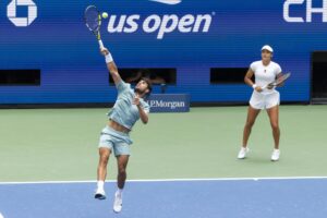 Carlos Alcaraz y Emma Raducanu cayeron en el doble mixto del US Open ante Jack Draper y Jessica Pegula. EFE/EPA/JUSTIN LANE