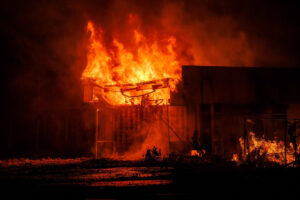 SIDNEY, 26/08/2025.- Un incendio destruyó el Parlamento de las Islas Marshall, en la capital Majuro, pese a los esfuerzos de los bomberos que trabajaron durante horas para sofocar las llamas tras recibir una alerta a medianoche del martes. EFE/Chewy Lin *****SOLO USO EDITORIAL/SOLO DISPONIBLE PARA ILUSTRAR LA NOTICIA QUE ACOMPAÑA (CRÉDITO OBLIGATORIO) *****