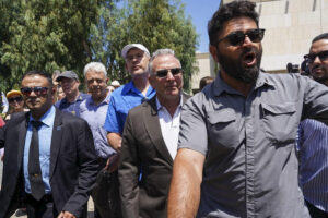 El enviado de Estados Unidos en Oriente Medio, Steve Witkoff (c), acude este sábado a la conocida como Plaza de los Rehenes de Tel Aviv, donde se celebra una manifestación para exigir la liberación de los cautivos en Gaza.
EFE/Movimiento pro democracia israelí -SOLO USO EDITORIAL/SOLO DISPONIBLE PARA ILUSTRAR LA NOTICIA QUE ACOMPAÑA (CRÉDITO OBLIGATORIO)-